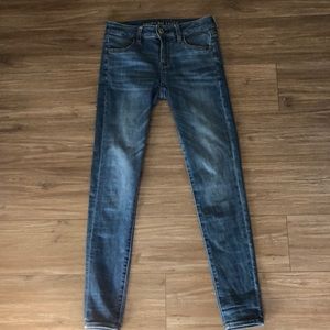 American Eagle skinny blue jeans, size 0